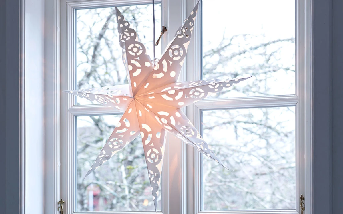Ozdoby Bożonarodzeniowe do okna. Jak stworzyć magiczny klimat świąt?